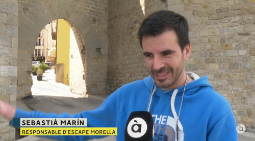 el director de escape morella entrevistado en la televisión
