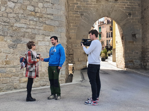 el director de escape morella entrevistado en la televisión