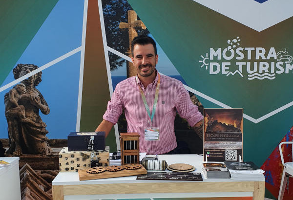 Representante de Escape Peñiscola en la Mostra de turisme de València